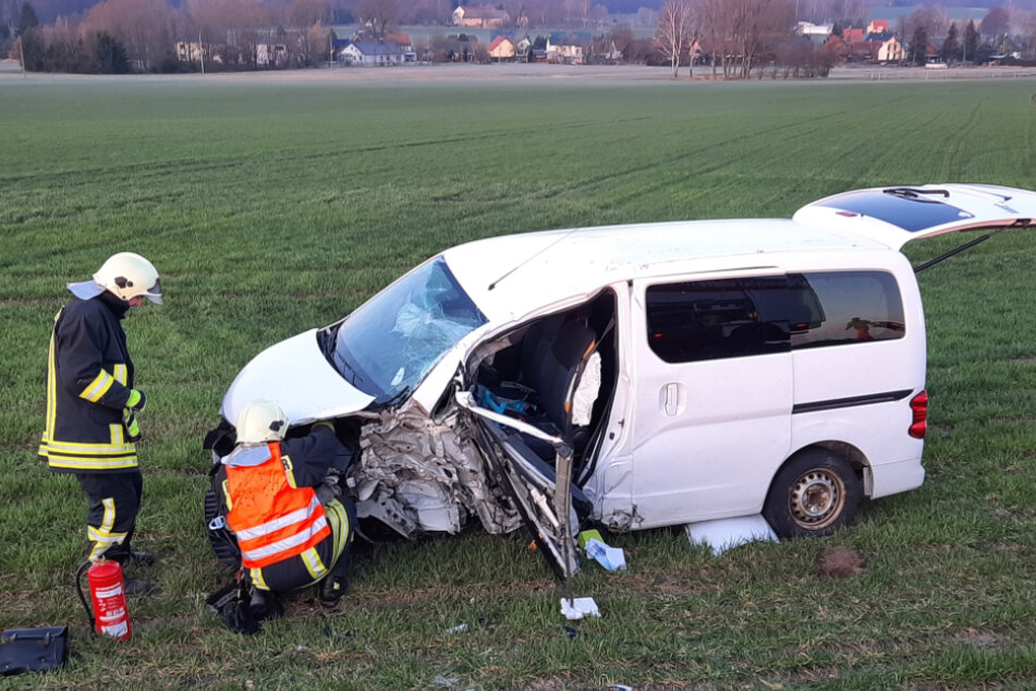 Auch der Nissan erlitt durch den Zusammenstoß einen Totalschaden.