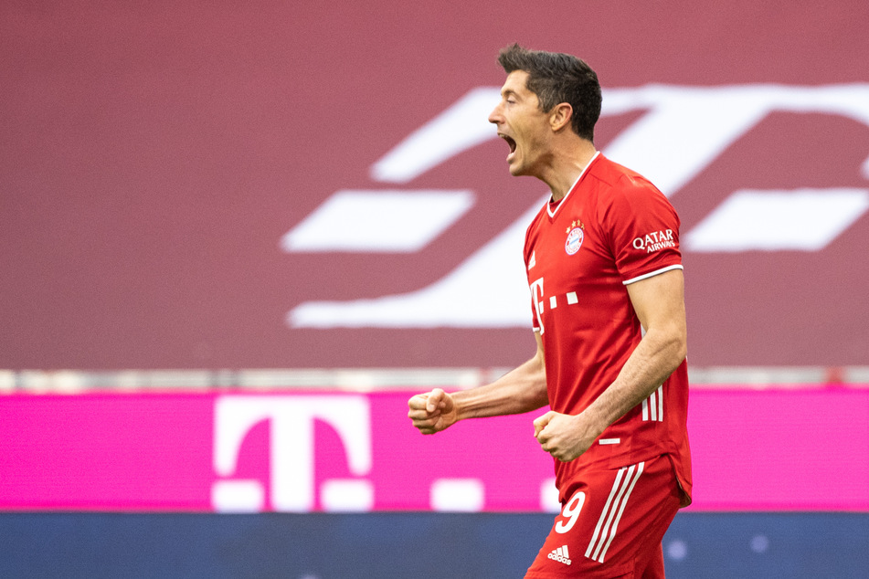 Bayern-Goalgetter Robert Lewandowski bejubelt seinen Treffer zum frühen 1:0 gegen Eintracht Frankfurt.