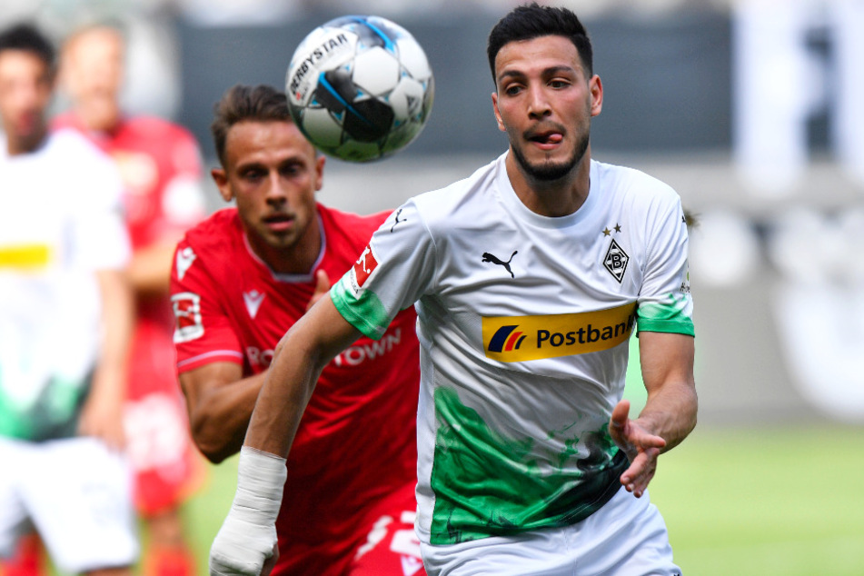 Zwei Assistgeber unter sich: Gladbachs Ramy Bensebaini (r.) und Unions Marcus Ingvartsen bereiteten Tore ihrer Teams direkt vor.