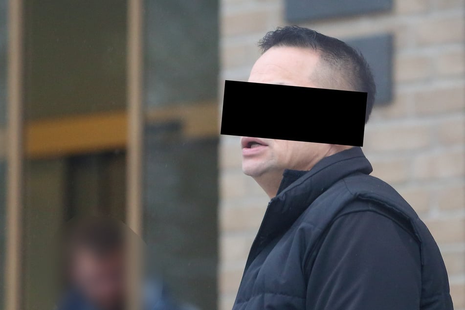 Tischler Steve M. (36, Foto) soll einen Radler (45) böse vermöbelt haben.