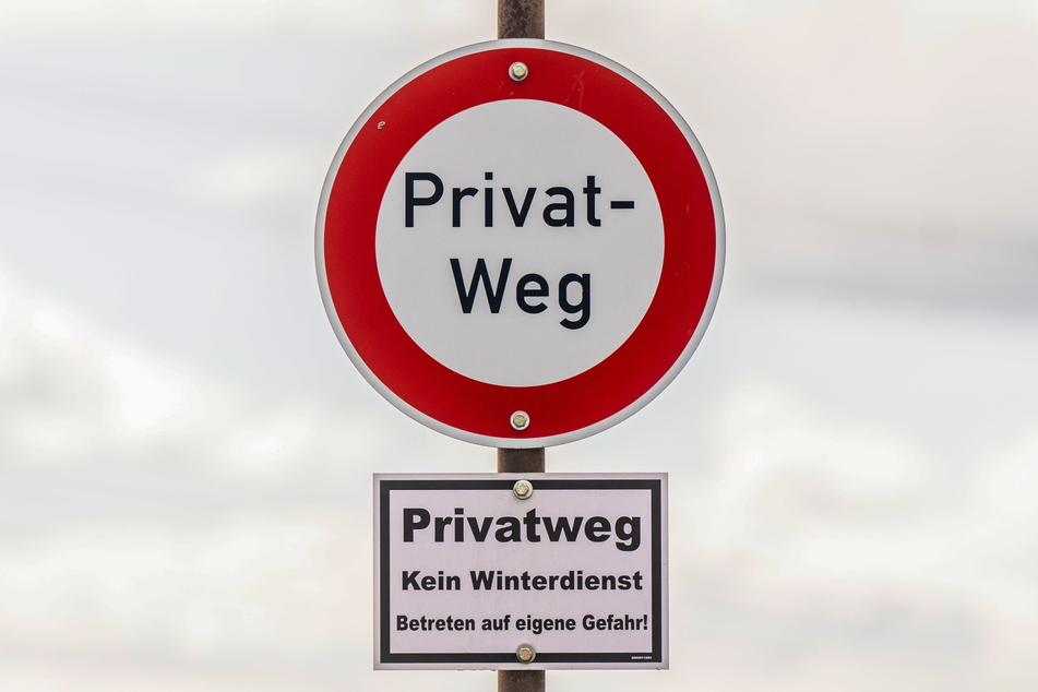 Ob ein Privatweg genutzt werden darf, entscheidet ohne öffentliche Widmung allein der Eigentümer.