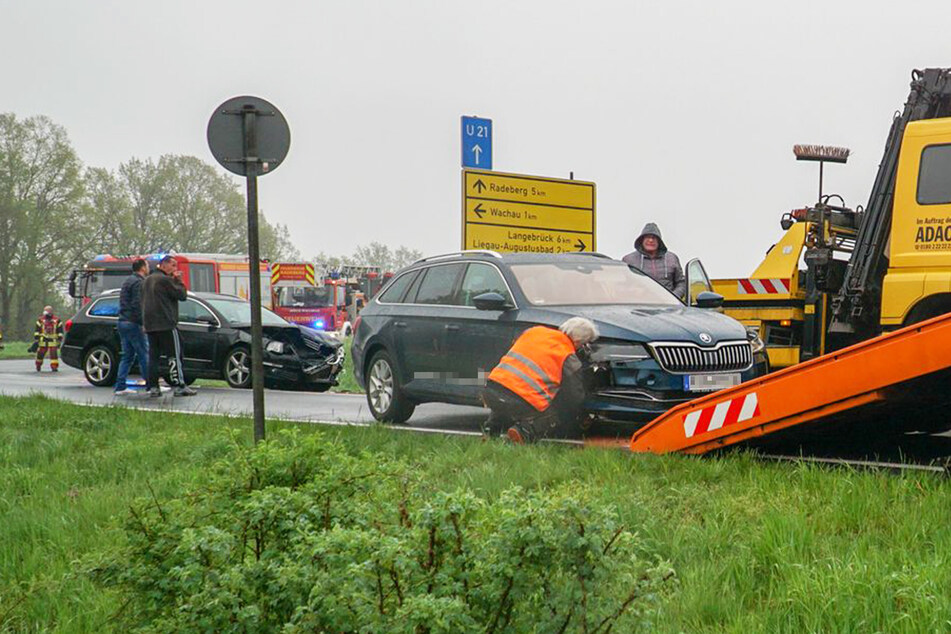 Sowohl der Skoda als auch der VW mussten abgeschleppt werden.