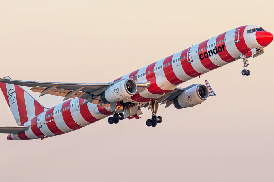 "Condor" examina un Boeing 757 e invita a la mejor fiesta del mundo