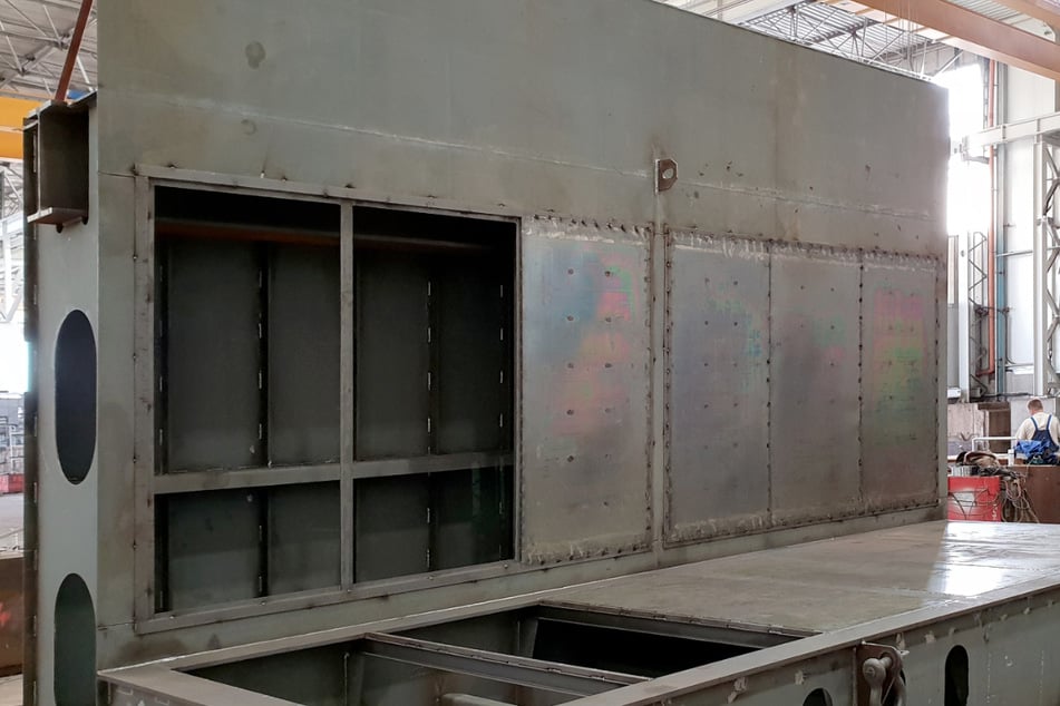 Das Fraunhofer IWU Dresden hat den Prototyp eines Laderaumbereichs für ein Container-Binnenschiff gebaut.