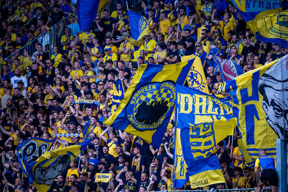 Ein Anhänger des Fußballvereins Eintracht Braunschweig wurde am Hauptbahnhof in Hannover angegriffen. (Symbolfoto)