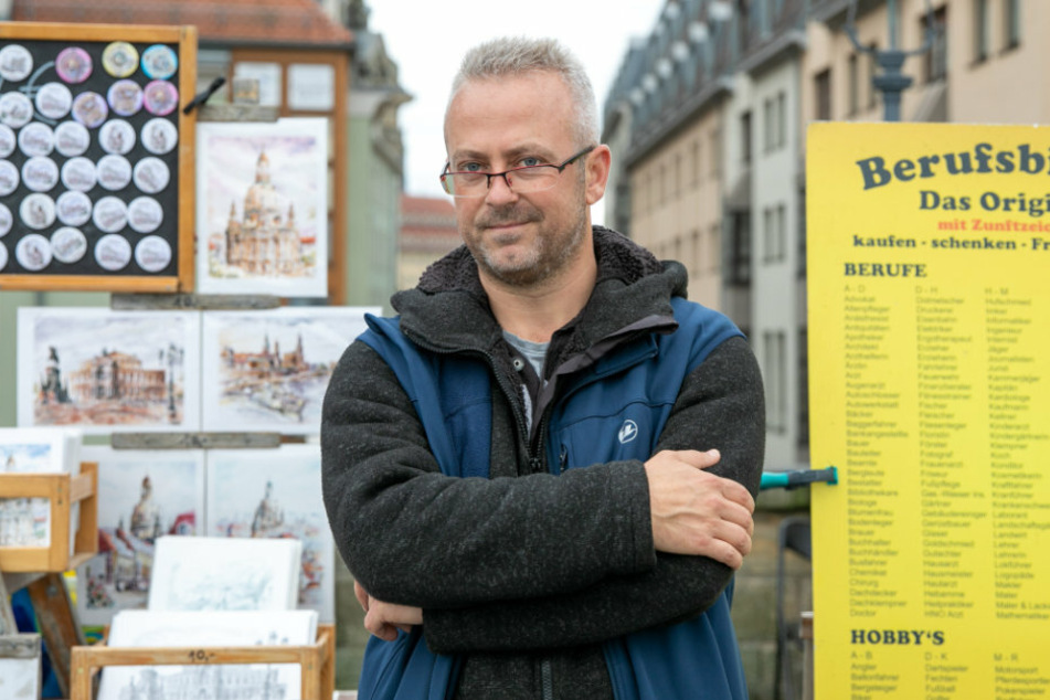 Der Kunsthändler Mario Knauber versucht positiv zu bleiben, auch wenn es schwierig ist.