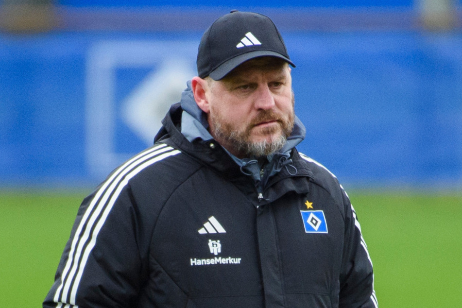 Steffen Baumgart (52) als neuer HSV-Cheftrainer beim ersten Training der Rothosen.