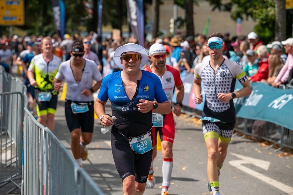 Extrem-Triathlon in Leipzig: Rund 2500 Sportlerinnen und Sportler nahmen am Sonntag an Leipzigs erstem Ironman 70.3 teil.