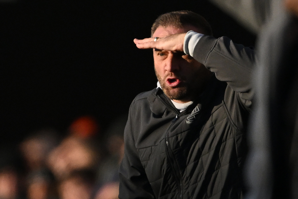 Ist derzeit auf der Suche nach einem gesunden Spieler: Bolton-Wanderers-Coach Ian Evatt (42).