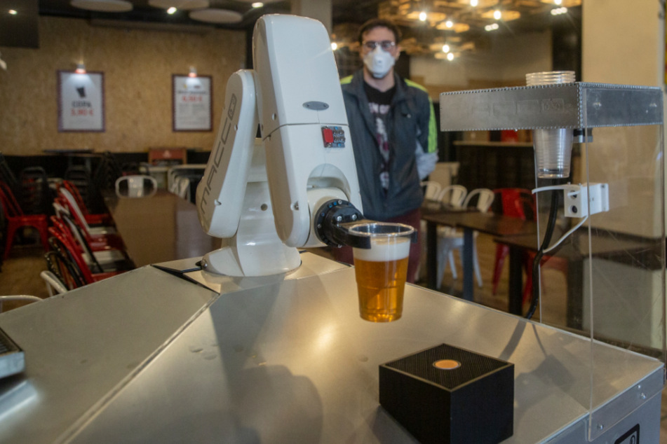 Deshalb gibt's in dieser Kneipe garantiert "coronasicheres" Bier