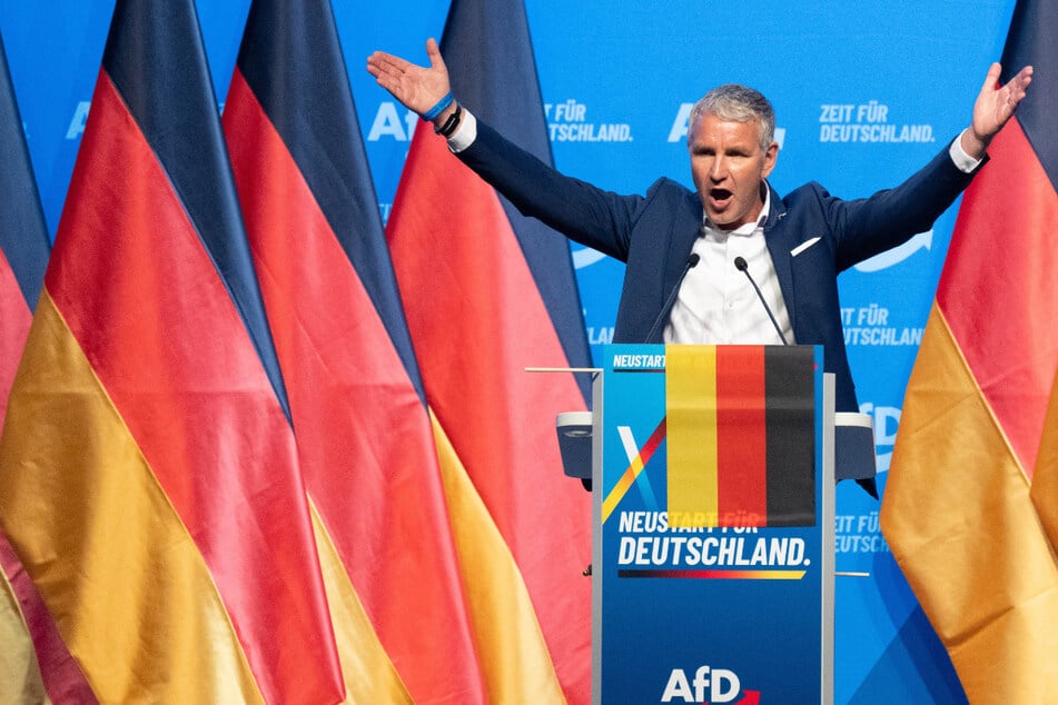 Höcke spricht über ein "großartiges Deutschland" und vergleicht es mit Autobahn-Toiletten