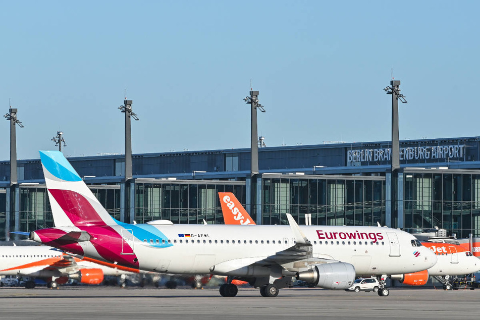 Am Mittwoch werden am Hauptstadtflughafen BER voraussichtlich sämtliche Passagiermaschinen am Boden bleiben. (Archivfoto).