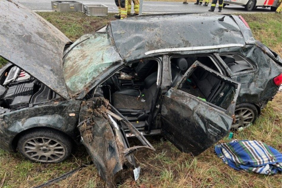 Schwerer Unfall im Harz: Fahranfänger und Beifahrer aus Audi geschleudert
