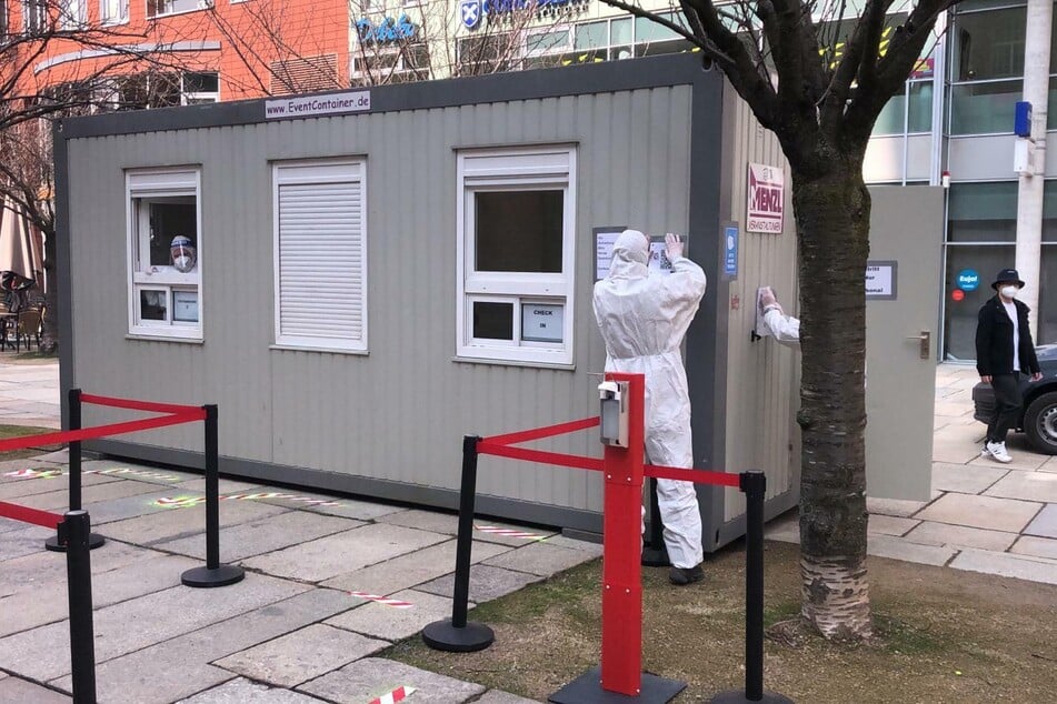 Auf dem Jakobikirchplatz steht auch ein Test-Container.