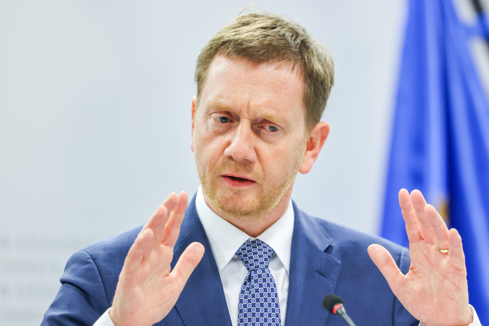 Private Arbeitgeber sollen das Recht erhalten, von ihren Mitarbeitern zu erfahren, ob diese geimpft seien oder nicht, meinte MP Michael Kretschmer (46).