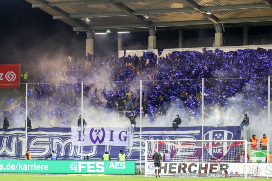 Wie viele Karten für die Gästefans aus Aue zur Verfügung gestellt werden, entscheidet sich bei der Sicherheitsberatung am Dienstag.