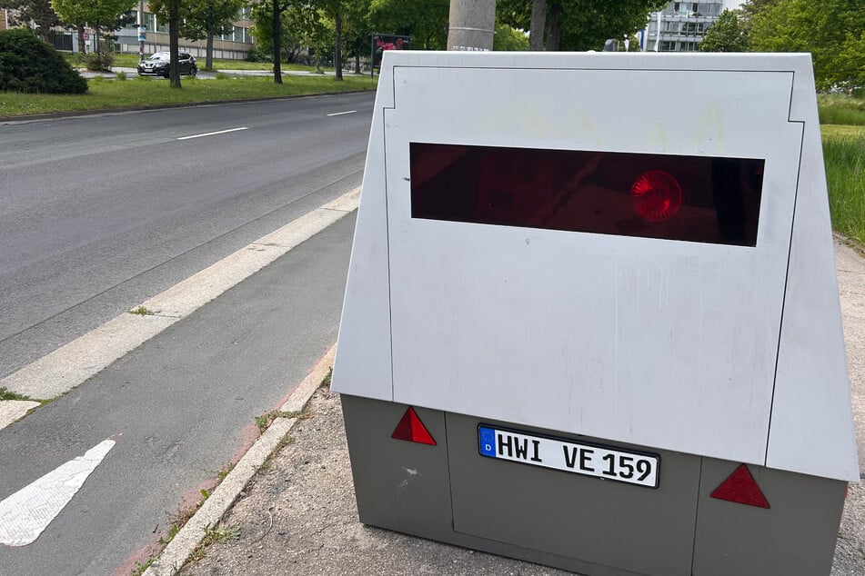 Am Zelleschen Weg hat der Blitzer mit dem Kennzeichen "HWI-VE-159" einen neuen, aber zugleich auch alten Standort bezogen.