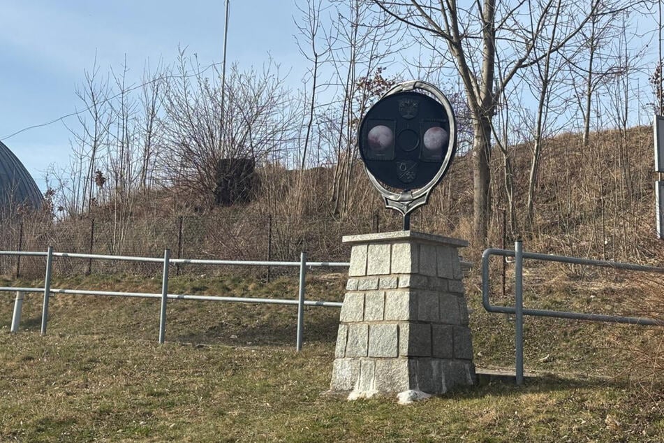 Am Ziel wartet der Zwergplanet Pluto.