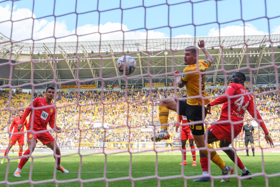 Beim letzten Heimspiel gegen Dortmund II. traf Kevin Ehlers (21, M.) nach einer Ecke zur wichtigen 1:0-Führung für Dynamo. Es war sein erstes Tor bei den Profis.