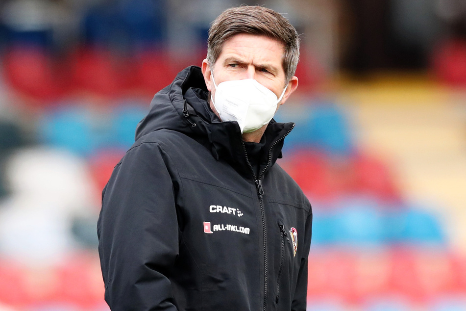 Dynamos Sportchef Ralf Becker (50) guckte erst angespannt, war nachher aber um so erleichterter.
