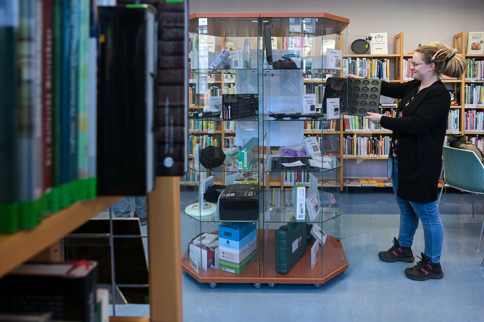 In der Stadtbibliothek Halle (Saale) können neben jeder Menge Literatur in einer "Bibliothek der Dinge" zahlreiche Gegenstände ausgeliehen werden.