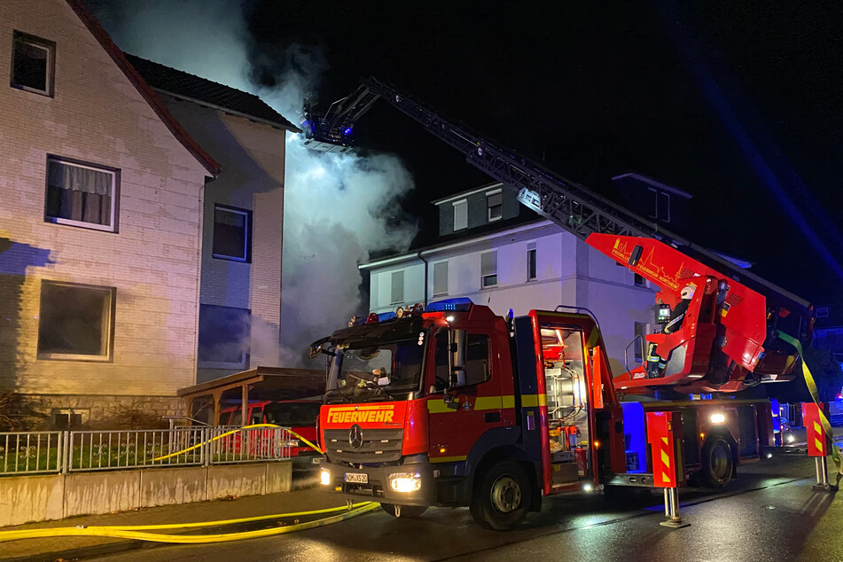 Großeinsatz in Northeim: Wohnhaus brennt lichterloh!