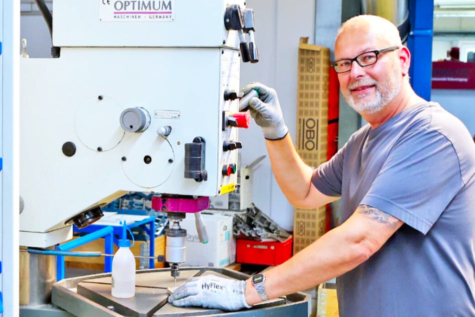 Konstruktionsmechaniker (m/w/d) setzen ihr handwerkliches Können und moderne Schweißtechnik ein, um höchste Qualität zu gewährleisten.