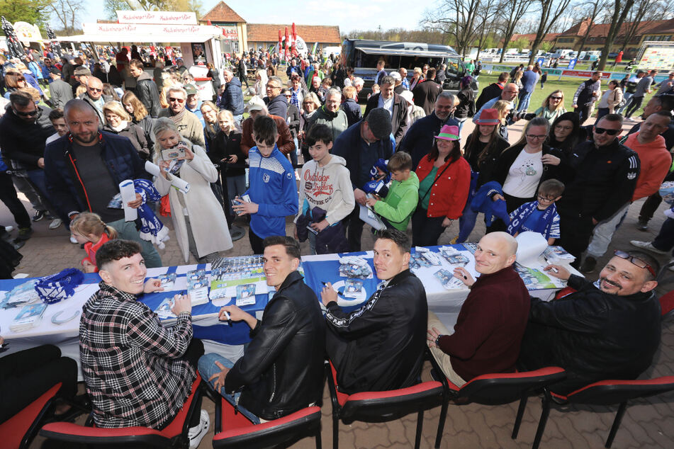 Kommt am Donnerstag (18.5.) vorbei und habt die Chance Teile der Mannschaft des FC Magdeburg zu treffen.
