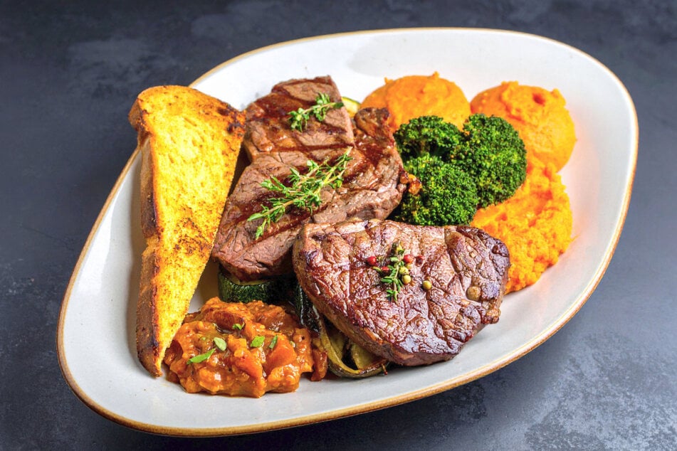 Hier wird in Dresden über offener Flamme gegrillt