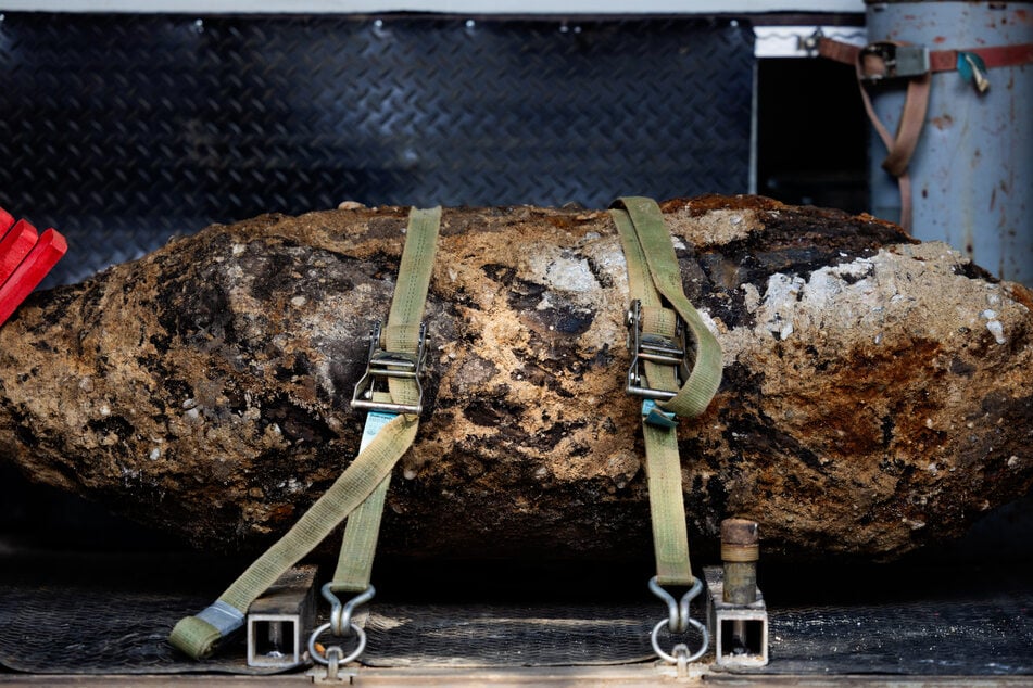 Immer wieder werden Bomben aus dem Zweiten Weltkrieg in Köln gefunden. Hier ein Blindgänger, der im Juli 2025 der Universitätsklinik gefunden und entschärft wurde. (Archivbild)