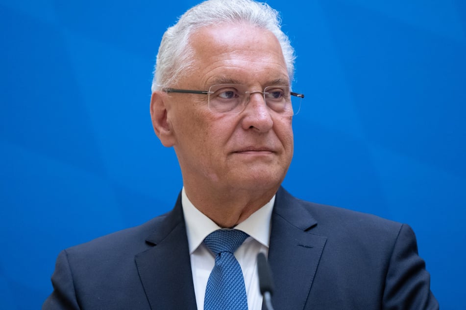 Bayerns Innenminister Joachim Herrmann (68, CSU) möchte – auch, wenn keine Hinweise auf konkrete Gefährdungen vorliegen – die Sicherheitsmaßnahmen erhöhen.