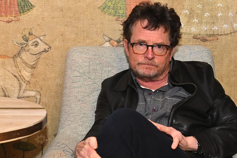 Nachdem ein Nachruf des Schauspielers Michael J. Fox (64) irrtümlich veröffentlicht wurde, gibt sein Management Entwarnung: Er lebt!