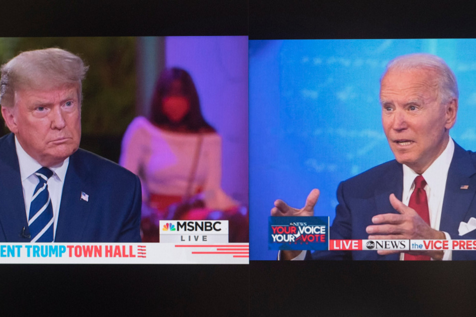 Die Bildkombo zeigt Screenshots aus den ABC- und MSNBC-Übertragungen während einer Fragestunde mit Wählern. Joe Biden (r.), Präsidentschaftskandidat der Demokraten, spricht im National Constitution Center, Philadelphia. Donald Trump (l.), Präsident der USA, spricht im Perez Art Museum, Miami.