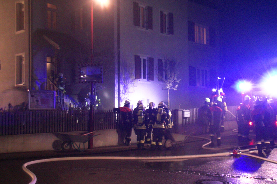 Ein überhitzter Ofen soll für einen Brand in einem Pfarrheim gesorgt haben.