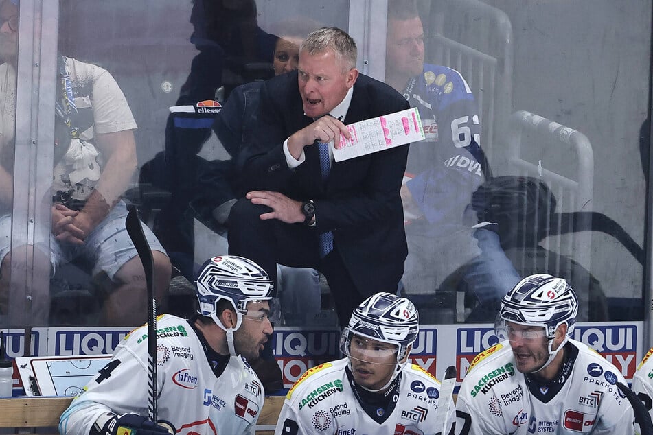 Blind ist der Dresdner Coach Niklas Sundblad (52) nicht. Er hat die Schwachstellen in seinem Team gesehen.