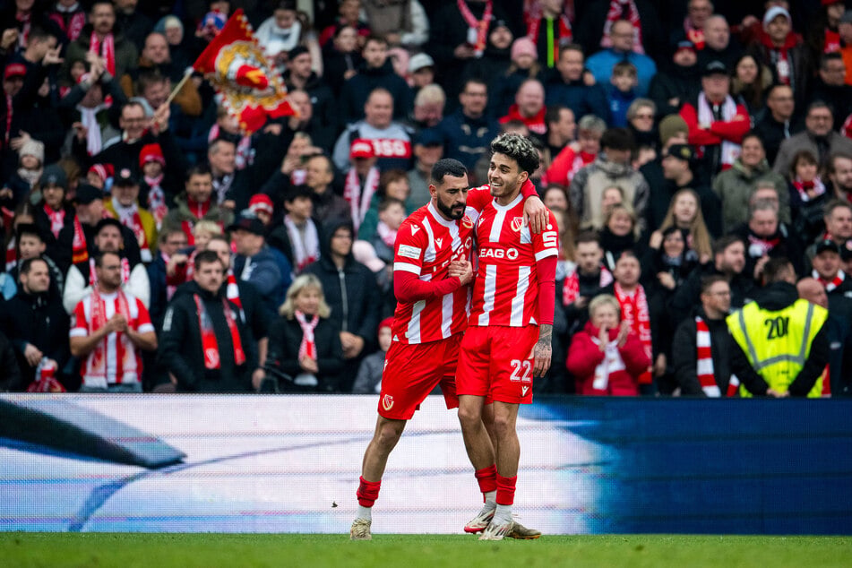 Bei seinem ersten Gastspiel in Cottbus fühlte sich Copado pudelwohl. Bald könnte er wieder mit Tolcay Cigerci (31, l.) zaubern