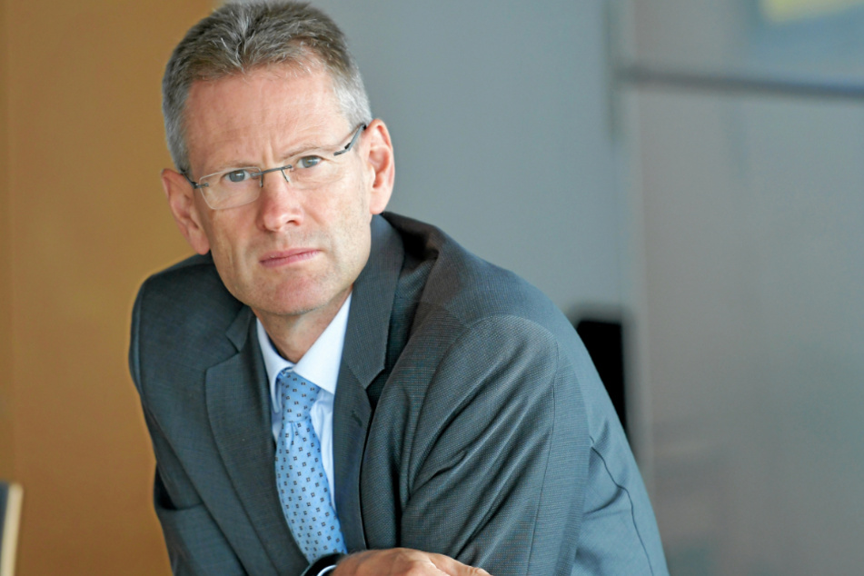 Will "seine" Verkehrsbetriebe mit 500 Millionen Euro in die Zukunft führen: DVB-Boss Andreas Hemmersbach (52).