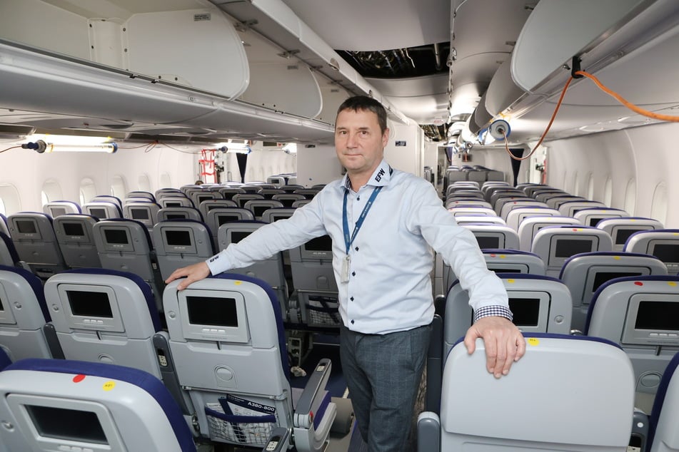Aircraft-Manager Jens Wurnisch (59) verantwortet Umbau und Wartung des Riesenvogels.
