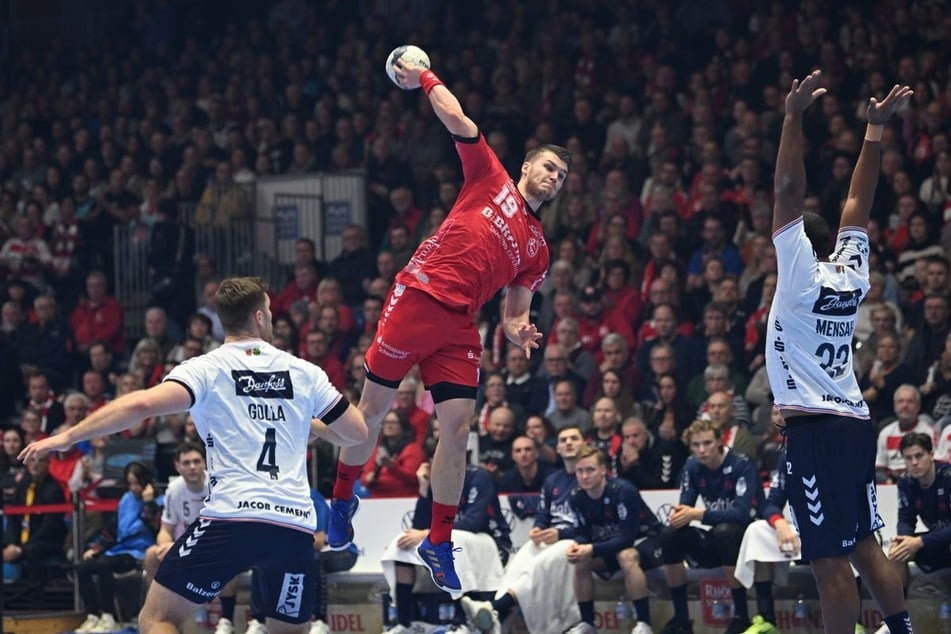 Laut SCM-Spieler Elvar Örn Jonsson (M.) war es ein sehr schwieriges Spiel. (Archivfoto)