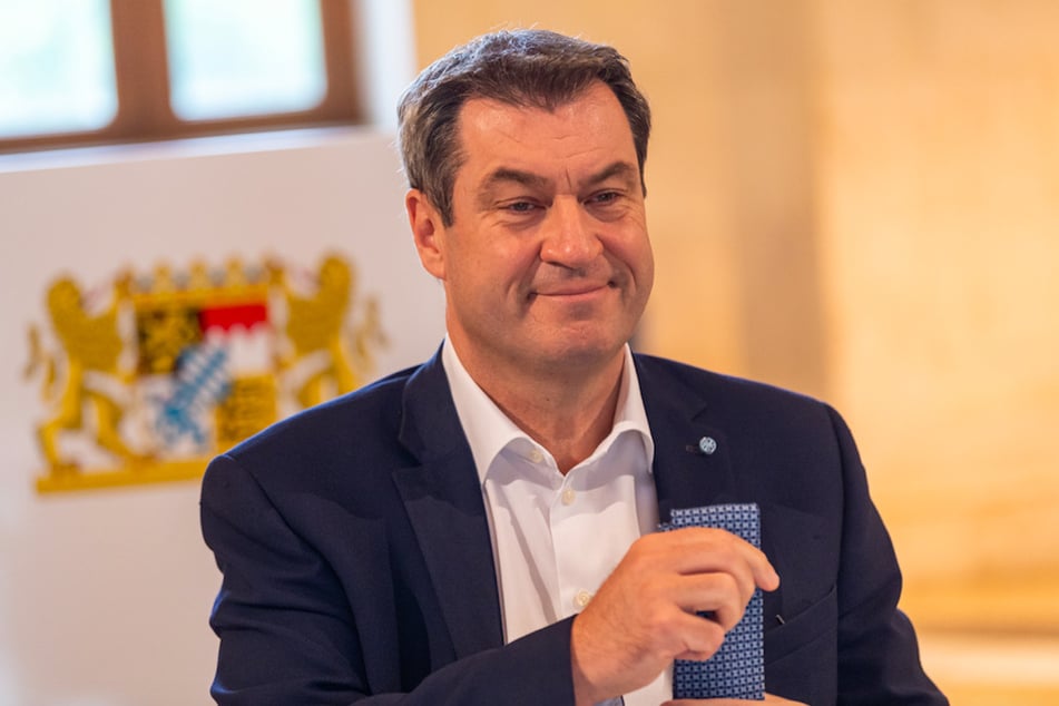 Markus Söder (53, CSU), Ministerpräsident von Bayern, nimmt zu Beginn der Kabinettssitzung im Kuppelsaal der Bayerischen Staatskanzlei seinen Platz ein.
