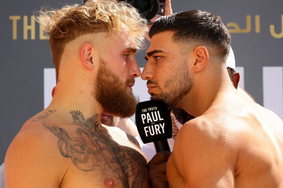 Jake Paul (l) has an automatic rematch clause in his contract that calls for a second shot at Tommy Fury.