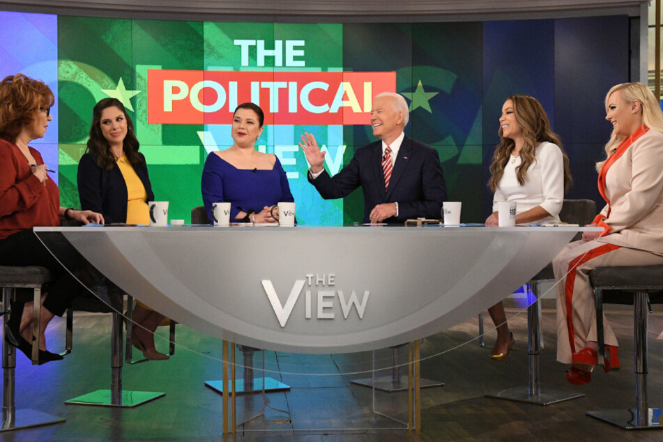 Meghan McCain (r.) und Joe Biden 2019 zu Gast bei einer Talkshow.