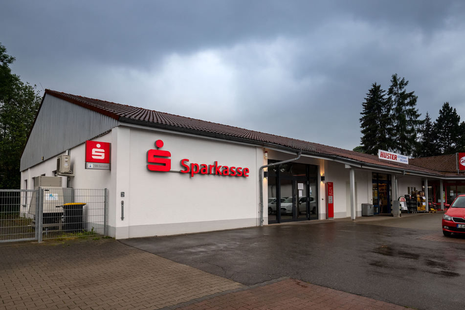 In der Niederplanitzer Filiale gibt's ab dem 20. Juli nur noch Geld aus dem Automaten.