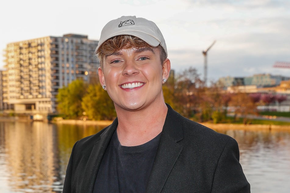 Twenty4Tim (bürgerlich: Tim Kampmann, 25) sucht in seiner eigenen Dating-Show einen Partner.