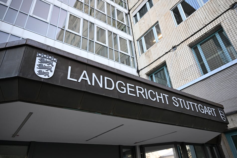 Hunde werden gezielt für den Einsatz im Gerichtssaal geschult.