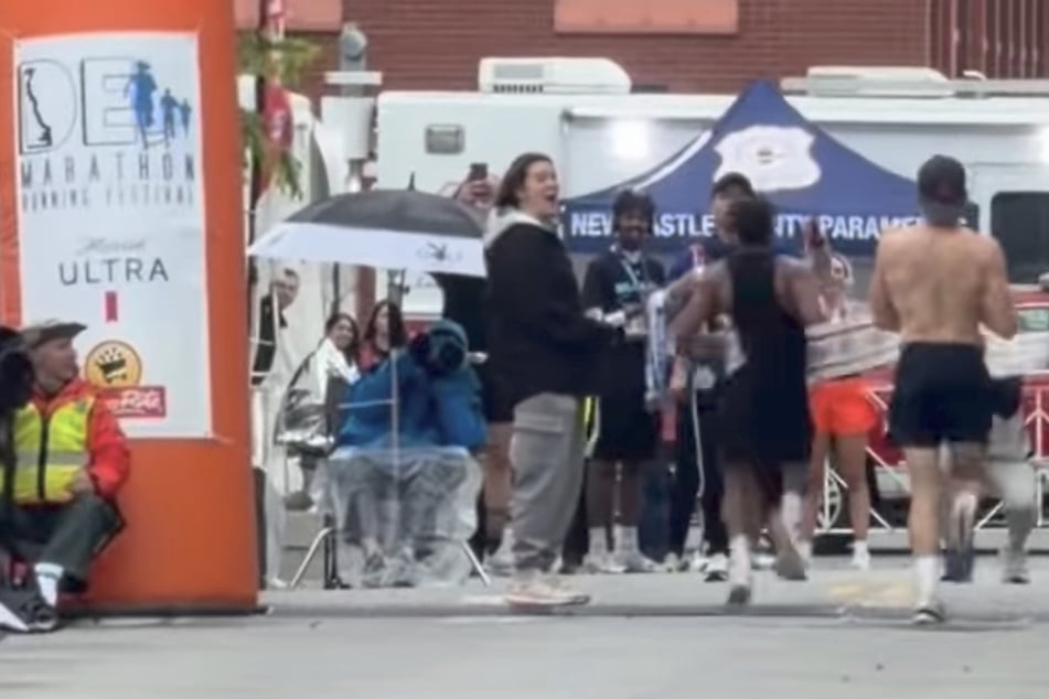 Zu früh gefreut: Marathon-Läufer verspielt Sieg auf den letzten Metern