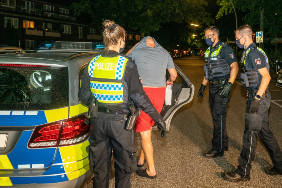 Streit unter Nachbarn eskaliert: Männer mit Cuttermesser attackiert