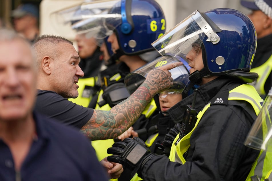 Auf dem Parliament Square stießen Polizisten mit den Demonstranten von "Enough is enough" zusammen.