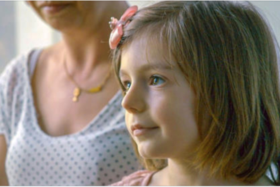Erster Lichtblick bei einer Pariser Pädopsychiaterin. Sasha (7) ist erleichtert.