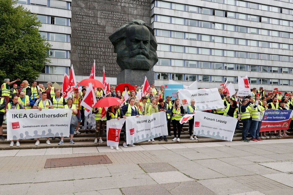 Demo in Chemnitz: Ver.di kündigt Streiks im Einzelhandel an